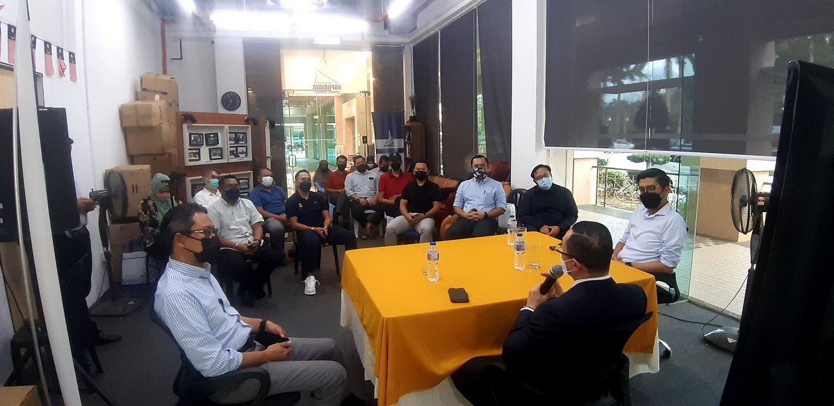 Koprojaya's tweet photo. TEH TARIK ALK  SECARA HIBRID

Setelah sekian lama Koproclub tidak menerima khadiran tetamu semenjak pendamik Covid 19 &amp; hari ini di meriahkan dgn kehadiran tetamu istimewa YBhg. Dato' Sri Norazman Ayob @norazmanayob, Timbalan Ketua Setiausaha (Industri) @MITIMalaysia https://t.co/xOGs6QUh0p