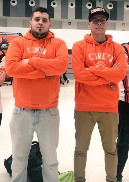 Viendo documentos del pasado , la vieja  guardia chavales !!! Este señor y yo llevamos metidos en jarana desde hace casi 7 años . Y estaremos en mil batallas más <a href="/SrAstures/">Srastures♰</a> un crack. Un saludo a nuestro antiguo club <a href="/CometaTeam/">Cometa</a> .
Una de los grandes que me ha dado los Esports