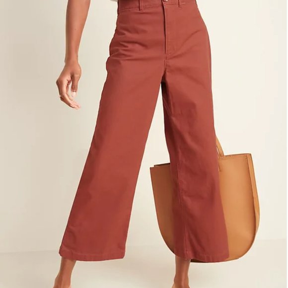 janell_lashley's tweet photo. So good I had to share! Check out all the items I'm loving on @Poshmarkapp #poshmark #fashion #style #shopmycloset #oldnavy #reformation: https://t.co/NmDtvOlNDD https://t.co/4QuOsVLgMG