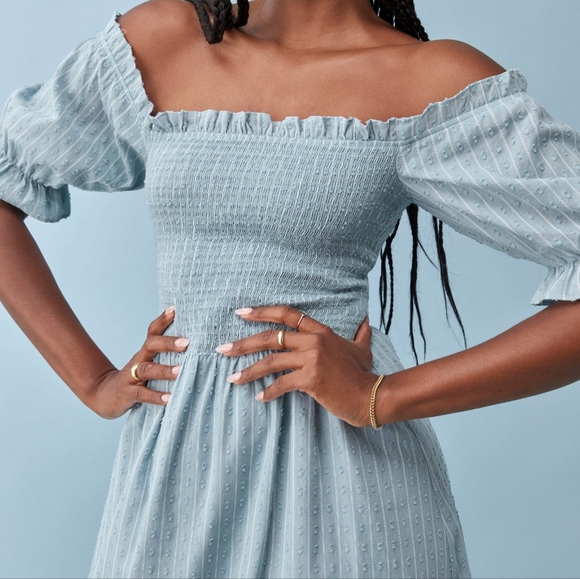 janell_lashley's tweet photo. So good I had to share! Check out all the items I'm loving on @Poshmarkapp #poshmark #fashion #style #shopmycloset #oldnavy #reformation: https://t.co/NmDtvOlNDD https://t.co/4QuOsVLgMG