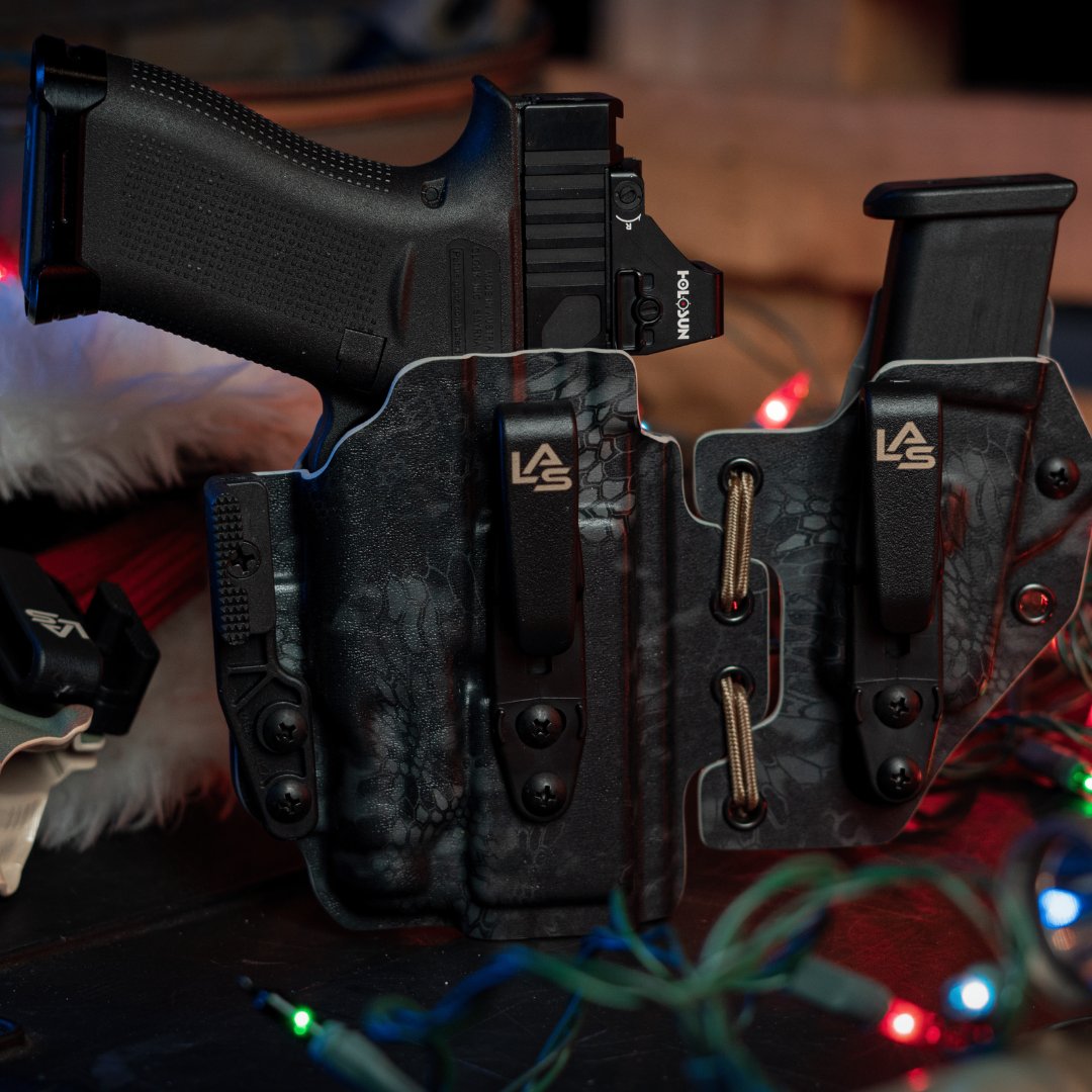 LASconcealment's tweet photo. Grab your #Ronin 3.0 today at https://t.co/ZKEM1YKzKH! 

Don’t forget to send @las_concealment a picture of your #EDC essentials for a chance to be featured on our page…

#ConcealCarry #LAS https://t.co/4AdByOqUEg