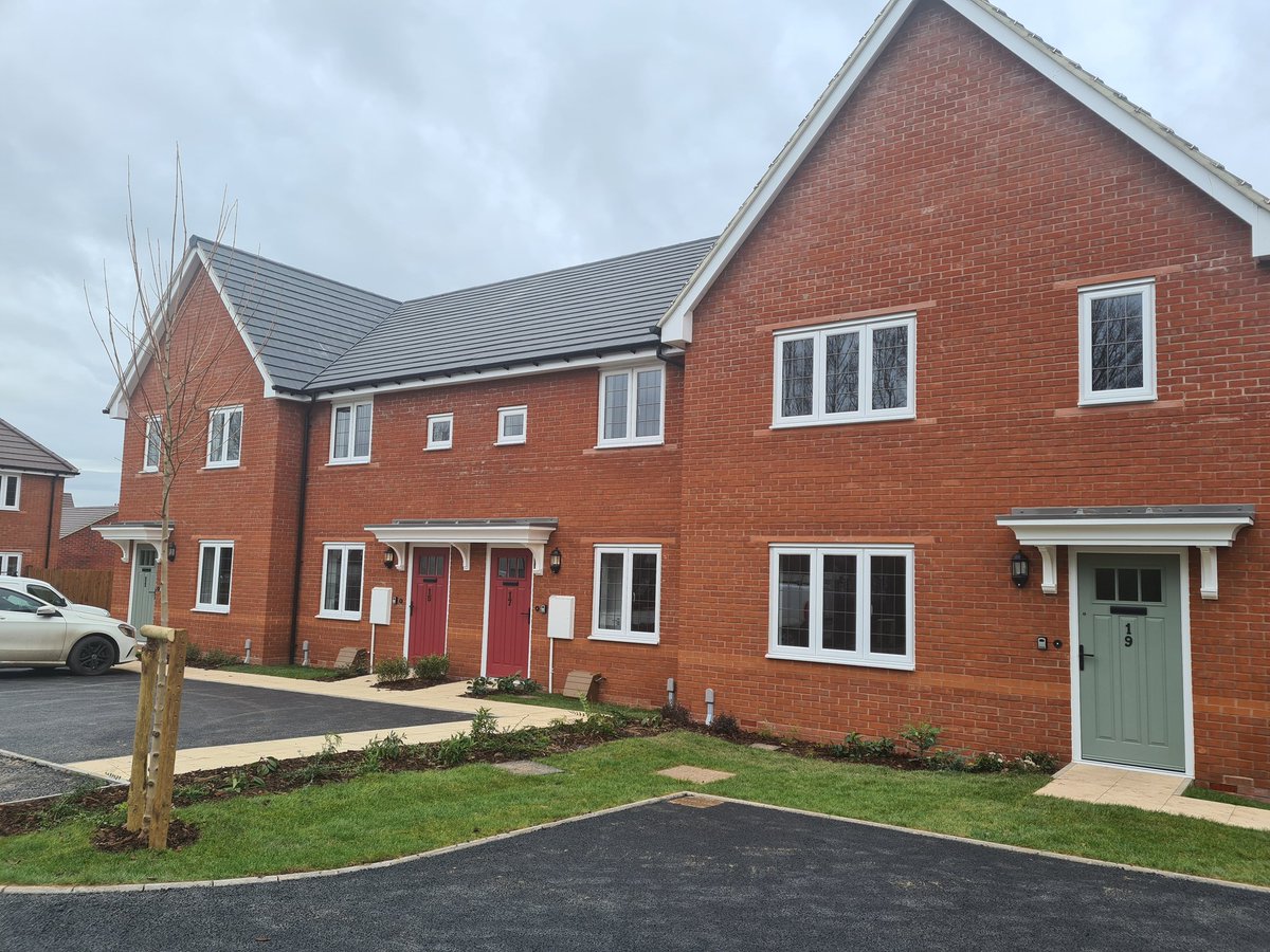 EricaHillmanSW's tweet photo. 🏘Allimore Lane, Alcester 🏘 
4 units successfully handed over today, 1 x #sharedownership and 3 x #rented and 3 families moving into their new homes 🏡 https://t.co/9P4yNVQBZ4
