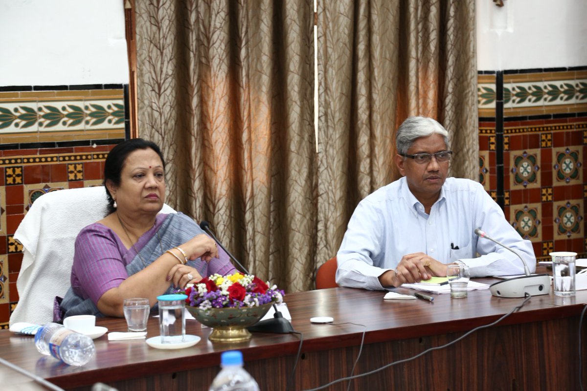 Central_Railway's tweet photo. Smt. @DarshanaJardosh Hon’ble Union Minister of State for Railways and Textiles reviewed the railway infrastructure projects like doubling, electrification etc on Central and Western Railways and also ongoing projects like Dedicated Freight Corridor &amp; High Speed Railway (1/2) https://t.co/UBLZk6HKk6