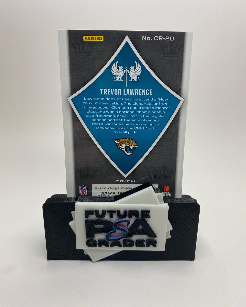 It’s not often I rip a personal but these Longevity boxes from Rookies &amp; Stars are bonkers! 

Cracked one open &amp; BAAAANG, T-Law Lazer Crusade Auto 4/10 💥

This one is for sale, HMU!

#sportscards #whodoyoucollect #thehobby #panini #tradingcards #paniniamerica #footballcards
