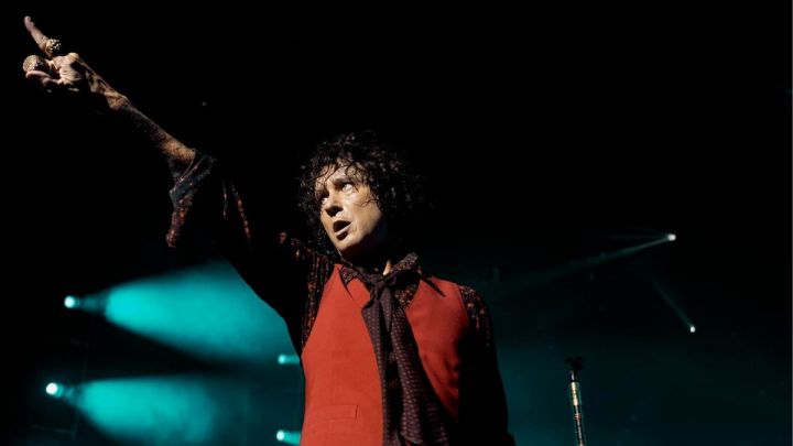 enrikego's tweet photo. @bunburyoficial @HdS__Oficial jamás sabrás todo lo que me has dado, ahora lo verás, si es que lo ves, siempre desde la platea, aún así seguiré lo que hagas porque eres parte de mi, muchísimas gracias, nos vemos en Barcelona https://t.co/lcmQIy2UfU