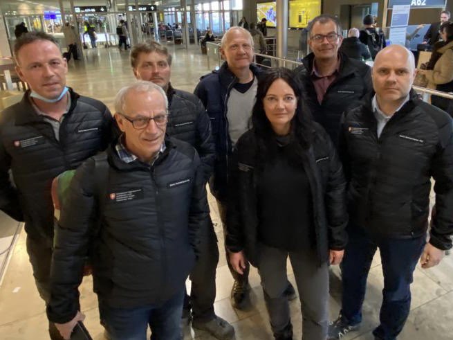 Urgent support for the Ukrainian population 👉 #Switzerland 🇨🇭 is sending around 25 tonnes of relief supplies to Warsaw in the next two days, including medical equipment provided by <a href="/vbs_ddps/">VBS - DDPS</a>. A <a href="/SwissHumAidUnit/">Swiss Humanitarian Aid Unit</a> team is flying out tonight to prepare aid efforts on the ground 🙏