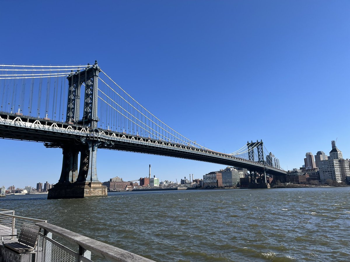 codewithshahid's tweet image. Can you believe this bridge was built 112 years ago and stands the test of time with grace it had 7 road ways, 4 tracks of NY city subway and above all braves the rough Atlantic weather. #Manhattan #bridge #NYC #rambaghflyover