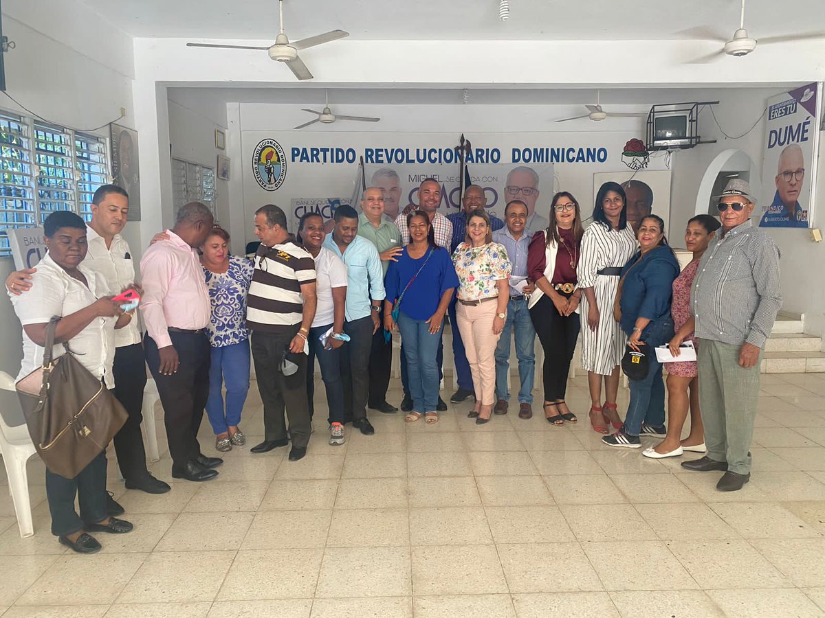 abogados_prd's tweet photo. Reunidos con el Dr. Héctor Moscat, presidente del PRD de Bani y el presidente del PRD de Azua, Dr. Claudio Jiménez, estableciendo los trabajos a seguir para que el día 19 de Marzo, llenemos las urnas de votos en la casilla número 3, en las elecciones de ADOMA por @MaryPilyVeloz2 https://t.co/ht5LPuqUgG