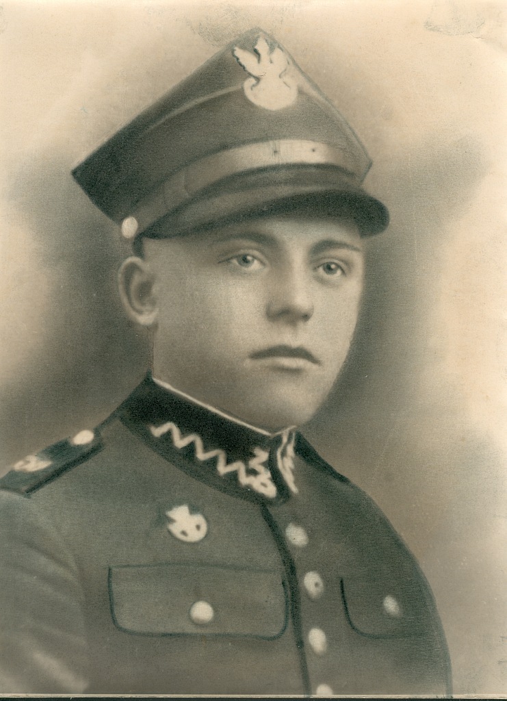 Nik_Adamovich's tweet photo. My maternal grandfather began the battle against Nazism from the very first day of WW II as part of the Polish army. After he became part of the Red Army of the USSR. After the end of the WW II, for 4 years he fought with the Ukrainian collaborators of Nazism. https://t.co/EDtfeOhy3R