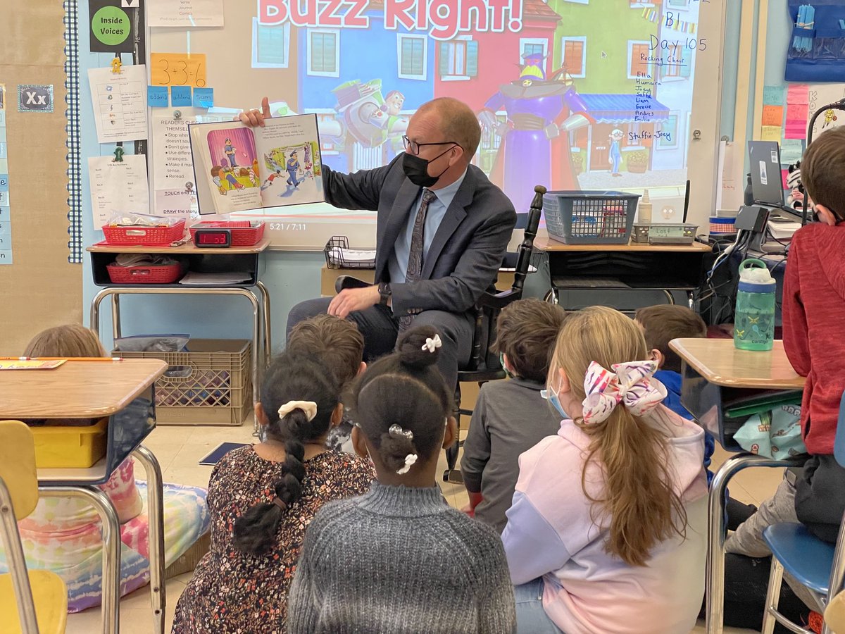 Thank you Dr.G for visiting some of our second grade students and reading Officer Buckle and Gloria by Peggy Rathmann! ⁦<a href="/ViolaAchieves/">Viola Elementary</a>⁩ ⁦<a href="/SuffernCSD/">Suffern Central</a>⁩