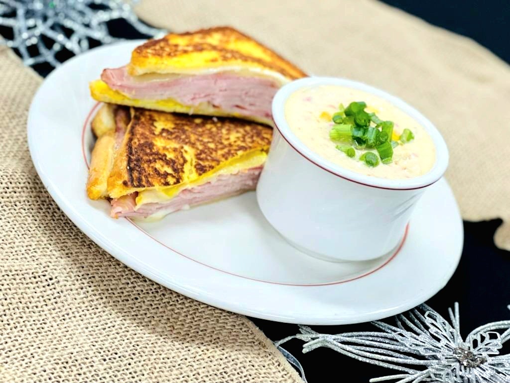 StCharlesHC's tweet photo. More delectable theme week meals! YUM! βοΈπ #TrilogyThemeWeek #SnowflakeBall #TrilogyLiving https://t.co/oKnLhRdOMX