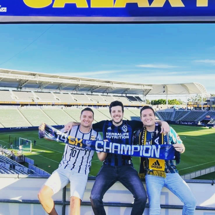 One for the books! What a match. <a href="/LAGalaxy/">LA Galaxy</a> defeats the champions @NYCFC in the home opener. Plus got to meet legends <a href="/cobijones/">Cobi Jones</a> and Mauricio Cienfuegos. 

#mls #LAGalaxy