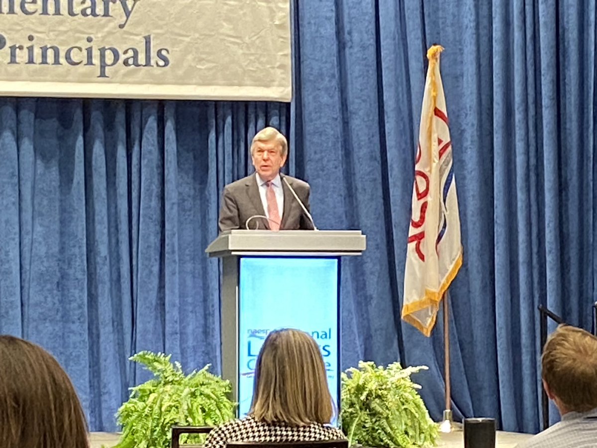 buckroggeman's tweet photo. Senator Roy Blunt (R-MO) speaks with elementary principals at NAESP Leadership Conference. #NAESP https://t.co/6F6eeqrAfe