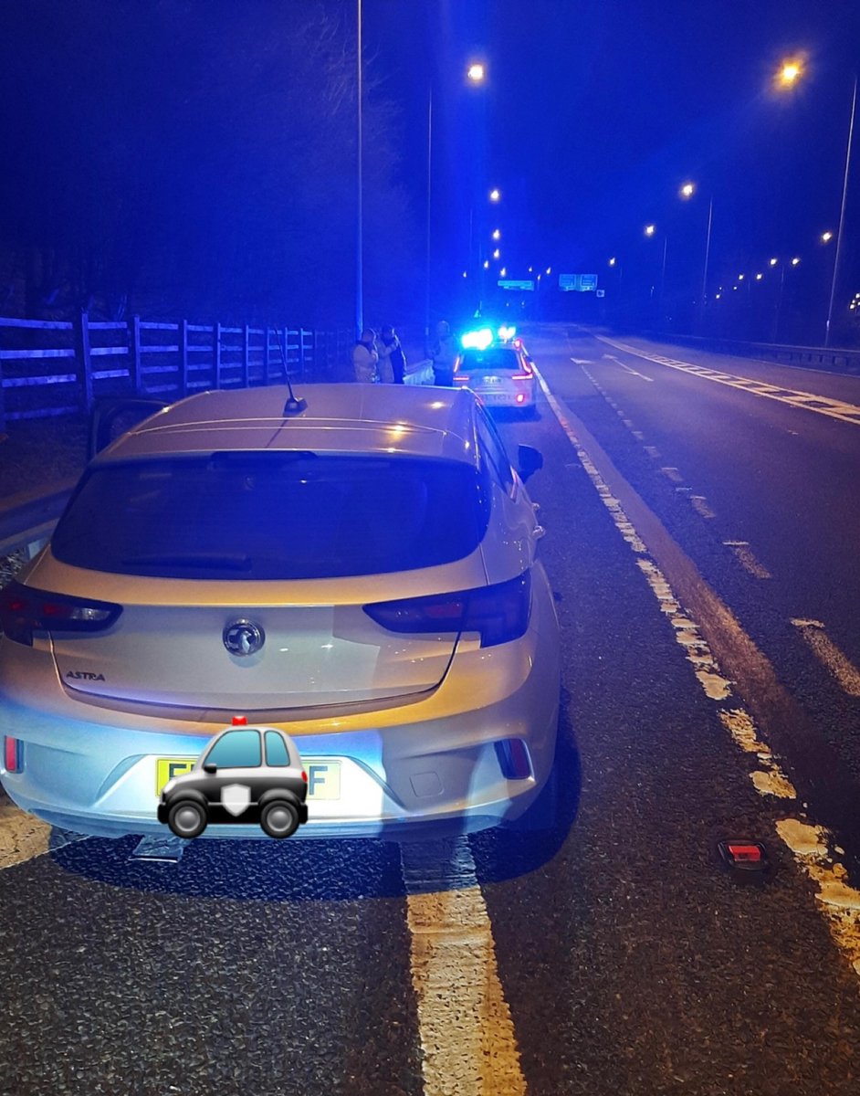 tvprp's tweet photo. #XRT03 - Vehicle failed to stop for units in #Slough. Pursuit took over by us and @HantsTVPolDogs Onto the #M25. With assistance from @SurreyRoadCops, Tactics were used to bring the vehicle to a stop.
Driver arrested Doal, no insurance, drug drive an dangerous driving.
#P1879 https://t.co/wXyL0RFjXu