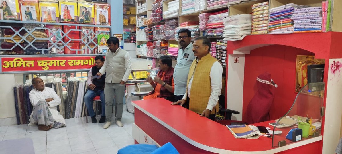MaheshCGuptaBJP's tweet photo. आज #356_मऊ_सदर_विधानसभा के अंतर्गत शहर में जन-सम्पर्क कर सभी से भाजपा प्रत्याशी श्री अशोक कुमार सिंह जी को भारी मतों के साथ विजयी बनाने की अपील की ! https://t.co/haxT8EYXEP
