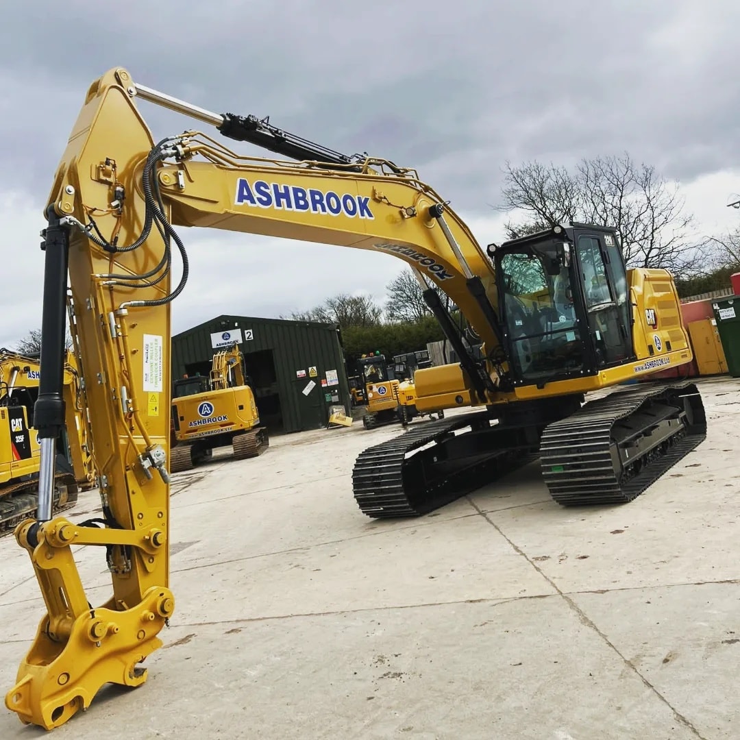 ashbrook_ltd's tweet photo. 🥳 NEW MACHINERY MONDAY 🥳 The CAT 320 Next Gen. All part of our standard fleet renewal programme.
Available to hire, boasting technology such as:
✅ Cat GRADE with 2D
✅ Grade Assist
✅ Lift Assist
✅ Payload 
Check out the details here:
https://t.co/AsjJ5jaTII 
#planthire https://t.co/yr4f1Oin5P
