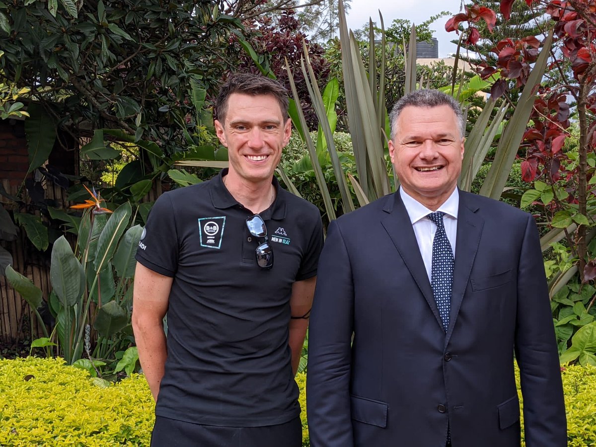 L'ambassadeur de France <a href="/antoine_anfre/">Antoine Anfré</a> a reçu les équipes françaises et les organisateurs du <a href="/tour_du_Rwanda/">𝗧𝗼𝘂𝗿 𝗱𝘂 𝗥𝘄𝗮𝗻𝗱𝗮 🇷🇼</a> 🚴‍♂️
L'occasion de les féliciter pour la réussite du tour et les resultats de nos équipes <a href="/TeamTotalEnrg/">Team TotalEnergies</a> et @BBHOTELS_KTM 
4 victoires d'étapes et 3 jours en jaune. Bravo 👏