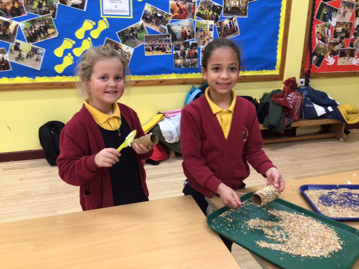 ClaireGreenway4's tweet photo. Children @StJamesYear3 and @StJamesYear2 enjoyed making bird feeders with The Ark at the Gen2:15 club and finding out about why it’s important to encourage wildlife and to look after Gods creation. https://t.co/slt9efXTNF