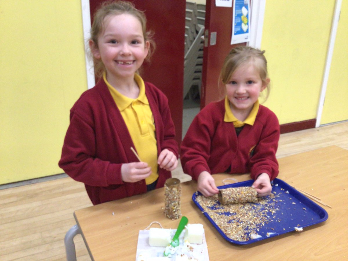ClaireGreenway4's tweet photo. Children @StJamesYear3 and @StJamesYear2 enjoyed making bird feeders with The Ark at the Gen2:15 club and finding out about why it’s important to encourage wildlife and to look after Gods creation. https://t.co/slt9efXTNF
