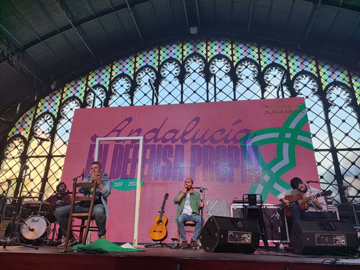 PoderioAndaluz's tweet photo. Continuamos con la Gala #PoderíoAndaluz, con el arte hecho memoria de @A_Pa_los y @antoniomanuel__. 

🔴SÍGUELO EN DIRECTO · https://t.co/Afmnc6qs0R https://t.co/x6FwPPyeAT
