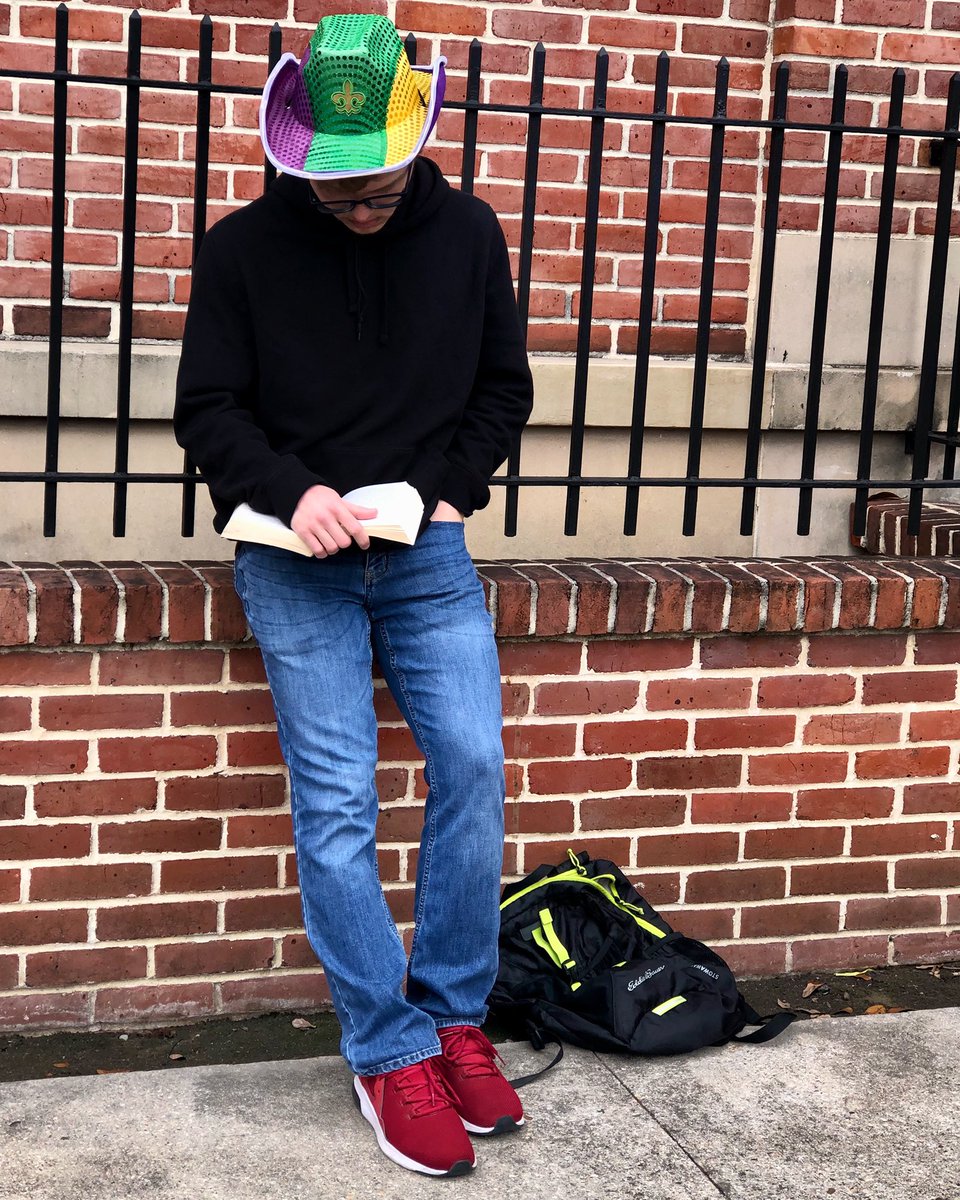 thommie68's tweet photo. Pre-gaming the parades. #nolakid #MardiGras2022 https://t.co/LEETgRRMNa