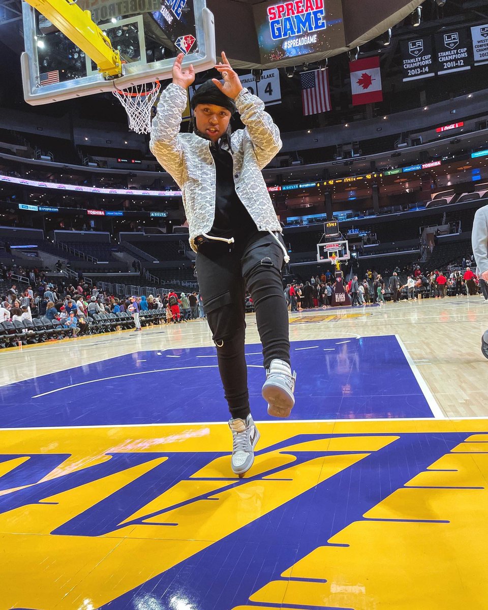 youngezee's tweet photo. Rate my jump shot 🤣 https://t.co/vDSJg59wWq