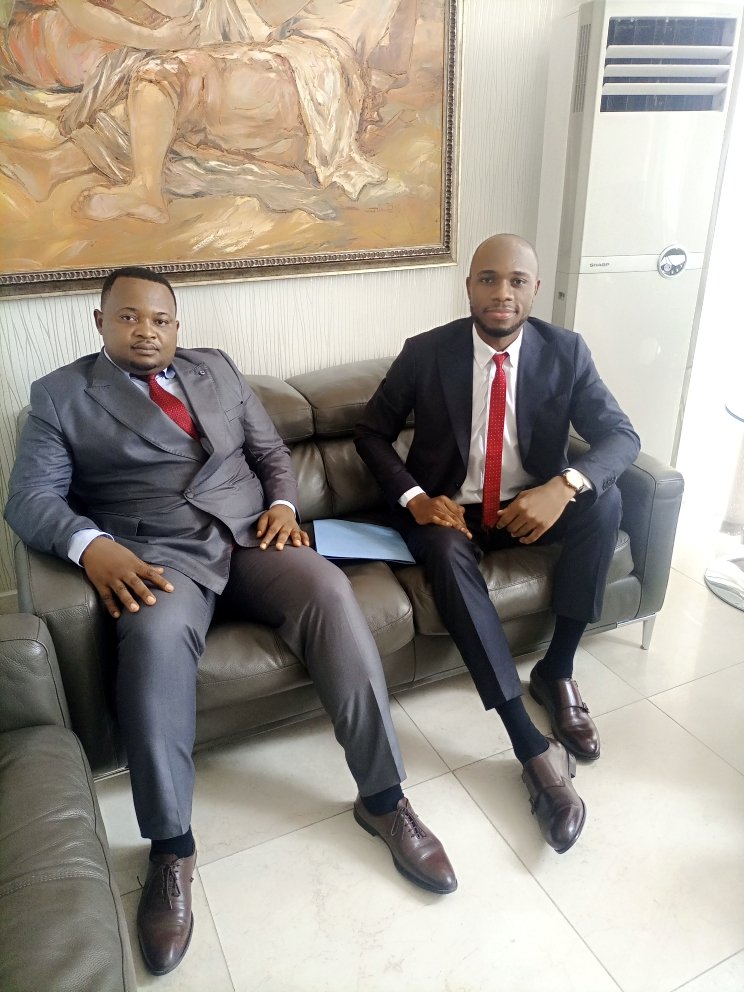 FontaineMangala's tweet photo. 🇨🇩: Discussions Conviviales et stratégiques dans une complicité engagée entre Frères et collabo pour poursuivre la sensibilisation à la base de #FinAlerte, application lancée par Son Excellence @nskazadi, Ministre des Finances. https://t.co/OLME9hE0nS