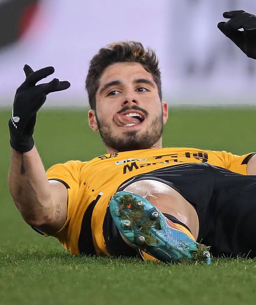 goalg0ys's tweet photo. Pedro Neto.🔥😋🔥 #Wolverhampton https://t.co/SJsjxxLx2s