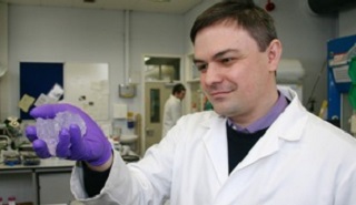 Reading Uni News (@unirdg_news) on Twitter photo Congratulations to <a href="/v_khutor/">VitaliyKhutoryanskiy</a> from <a href="/RSofPharmacy/">RSoP</a> who has been awarded the Innovative Science Award by the <a href="/APS_PharmSci/">Academy of Pharmaceutical Sciences</a> for his research on sticky and slippery materials for drug delivery.
reading.ac.uk/news/2022/Rese… Congratulations to <a href="/v_khutor/">VitaliyKhutoryanskiy</a> from <a href="/RSofPharmacy/">RSoP</a> who has been awarded the Innovative Science Award by the <a href="/APS_PharmSci/">Academy of Pharmaceutical Sciences</a> for his research on sticky and slippery materials for drug delivery.
reading.ac.uk/news/2022/Rese…