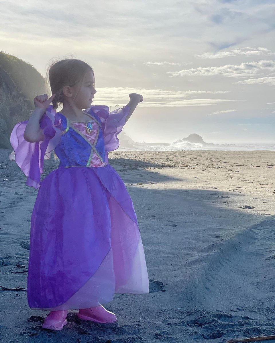 Daphne's Lamp tweet media