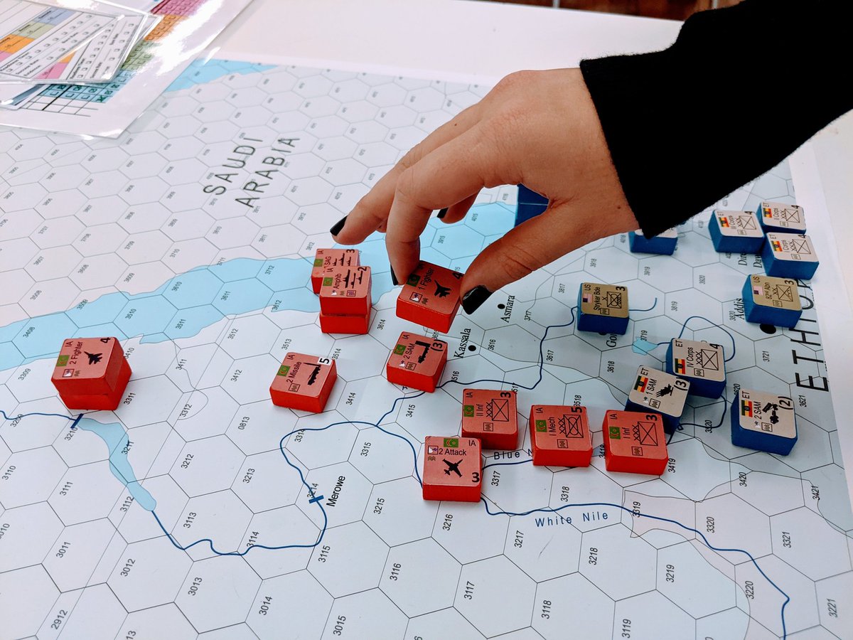 PROFESSIONAL WARGAMES DO NOT PREDICT THE FUTURE. Wargames can be powerful tools for analysis &amp; education. Helping players build critical thinking, adaptability, exposing them to a wide range of scenarios, highlighting troubled areas, producing insights, &amp; more. A thread. 🧵 1/x