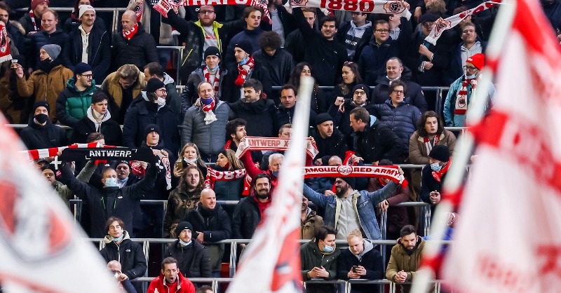 official_rafc's tweet photo. Neem deel aan de supportersenquête van Universiteit Antwerpen en help The Great Old een beter beeld te schenken van zijn (toekomstige) supporters! 👥❤️🤍
#RAFC #OneRedFamily