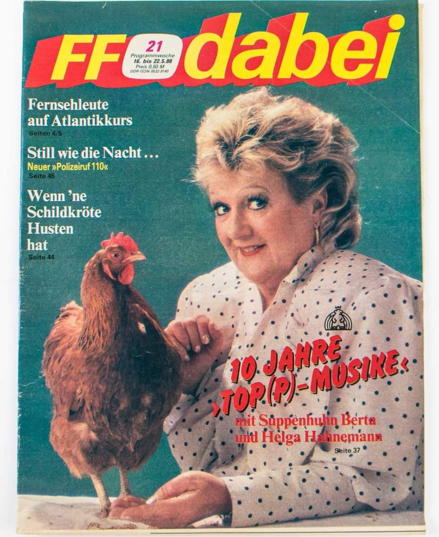 DDR_Reklame's tweet photo. Die #FFdabei war eine Illustrierte der DDR, die das Hörfunk- und Fernsehprogramm sowie Artikel zu Unterhaltungsthemen veröffentlichte. Sie erschien wöchentlich und war die einzige #Programmzeitschrift, die in der DDR erschien. #Fernsehen #Radio #DDR #GDR #Ostalgie #EastGermany https://t.co/syYhRlkM7S