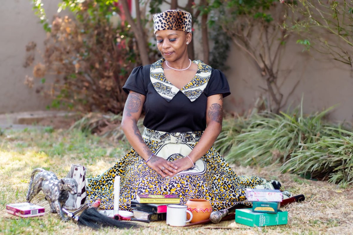 CapricornFM's tweet photo. NEXT | @Mpho_Mashita and @DjComplexion welcome Gogo Palesa to the #CapricornBreakfast, she will be offering readings LIVE on Limpopo's Hottest Frequency.
Send #BreakfastReading via WhatsApp to 079 899 6226. https://t.co/4FSYBIJya8