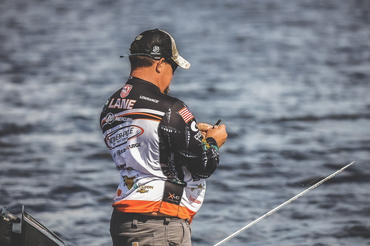 New week, new color? What bait are y'all throwing this week?

@costasunglasses @bassproshops