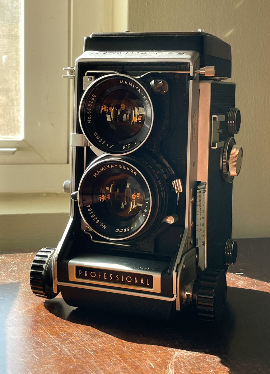 enriquecuzz's tweet photo. the camera           vs                the photos https://t.co/jWk93r8Zca