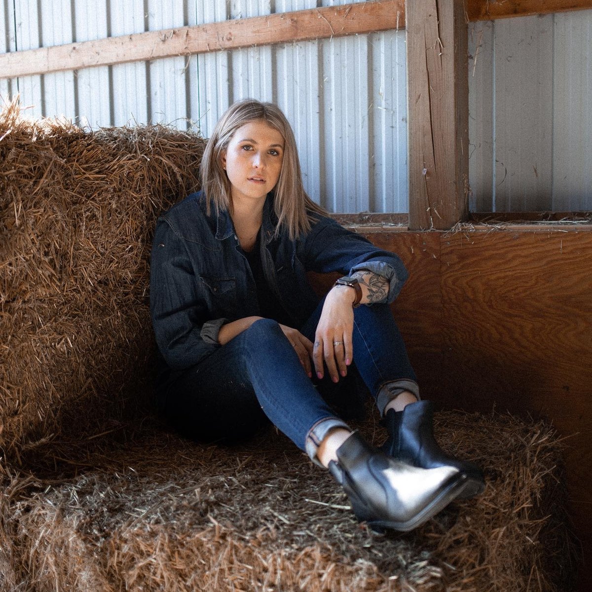 "As a woman in agriculture, I have to dress functionally for the projects and tasks I have on the ranch - which often means I look like a dude. Thank you xenaworkwear for these beautiful leather boots that make me feel feminine and badass. ⁣"

⁣📷 @ysebaertacres