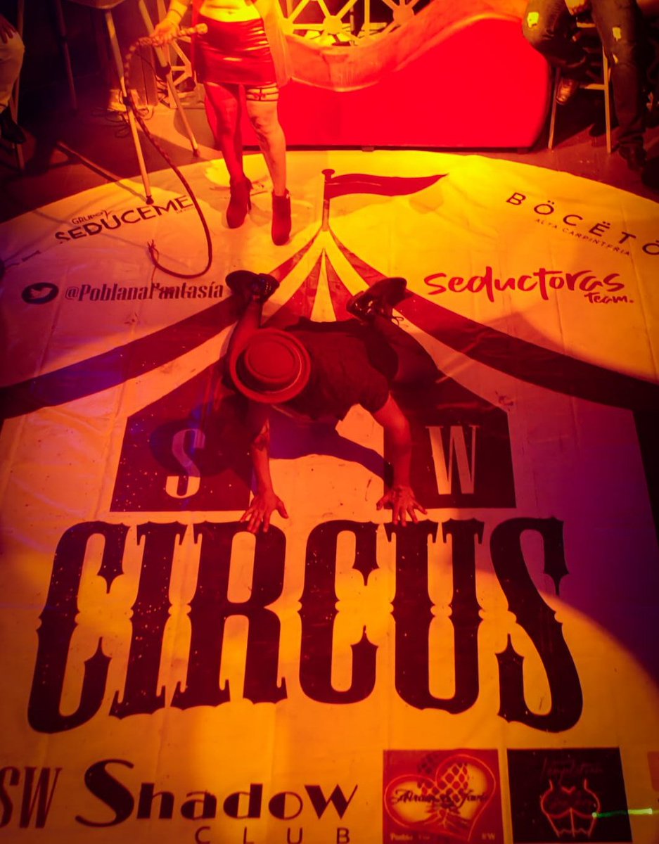 PoblanaFantasia's tweet photo. Gracias por acompañarnos a #CircusSw a todos los clubs, a las parejas nuevas, experimentadas y curiosas!! Una nueva forma de presentar e introducir a muchas parejas a este ambiente! El cuarto oscuro 🔥😈 Gracias a los amigos y parejas. Nos vemos en el proximo que sera #LuchasSw https://t.co/X66s0De7pY