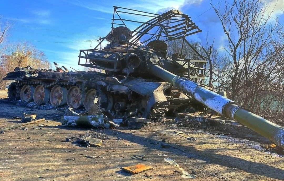 MohdAhtishamAh1's tweet photo. The #UkrainianArmy destroyed the #RussianArmy tanks with its strong performance. Russia has suffered a lot in recent days, both #economically and #defensively, as #Ukraine continues to inflict heavy losses on #Russia.

#UkraineRussiaWar https://t.co/wqU93W3RQc