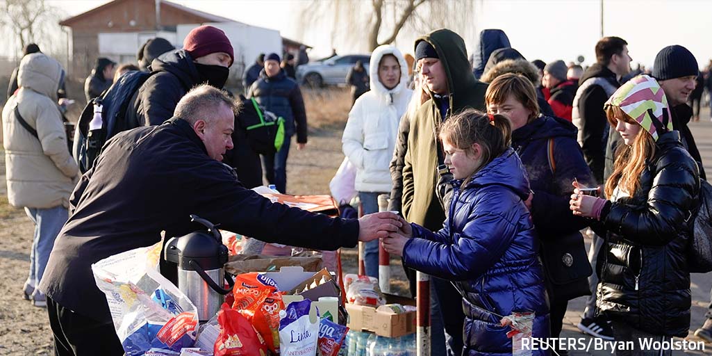 Aegon's tweet photo. Aegon strongly condemns the aggression against the sovereign country of #Ukraine and makes a company-wide donation of EUR 1 million to the Red Cross to support the humanitarian relief efforts for Ukraine and its citizens. https://t.co/wOVZuORub8 https://t.co/uTAuZIxQna