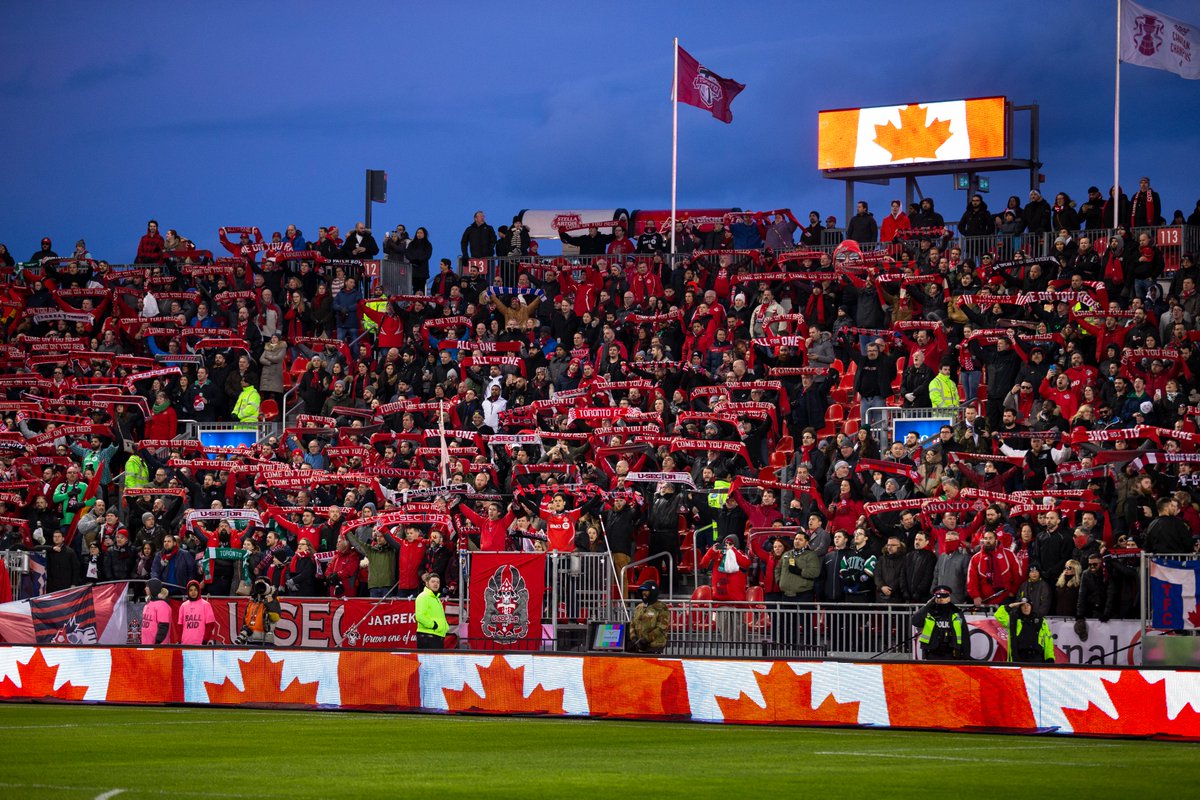 TorontoFC's tweet image. 🍁 Toronto, we're home!

Wanna join us for our return to @BMOField this Saturday?

1⃣ Follow @TorontoFC
2⃣ RT this post
3⃣ Reply with a photo of your favourite memory at a TFC match

🎟️🎟️ Three (3) winners will be selected for a pair of tickets each!