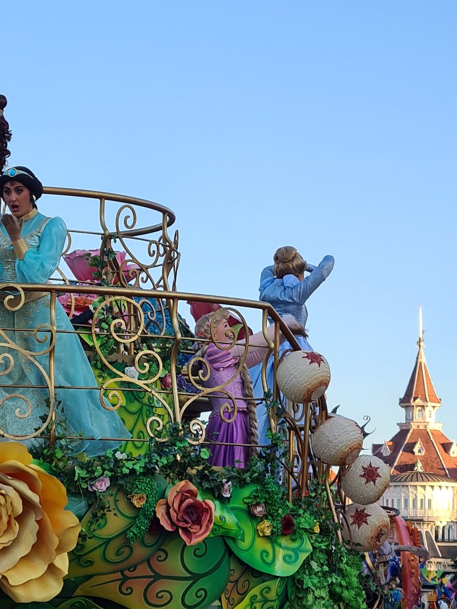 AHStourism's tweet photo. More Disney Parade. Great day at Disney for Travel and Media students @AHSYork https://t.co/a3rmi7K2ge