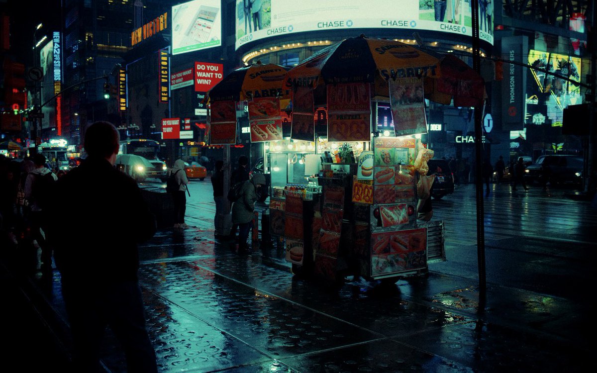 tyron_shi's tweet photo. scenes from new york https://t.co/ZYJI6XVA2R
