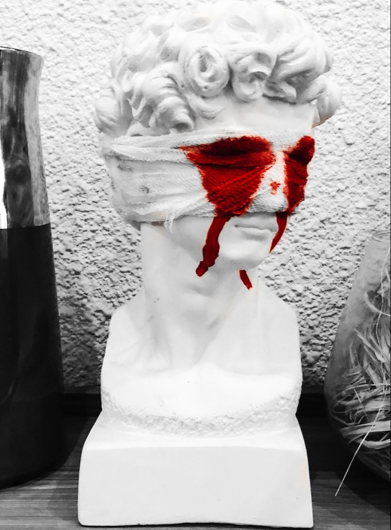 We've got tears of joy over here!  🩸🥲🩸
With your generosity we were able to reach ❗50%❗ of our Indiegogo campaign goal over the weekend!🤯
🙏🙏🙏We are beyond grateful for our backers helping us make #hideyourcrazyfilm the best film it can be.  🙏🙏🙏🙏