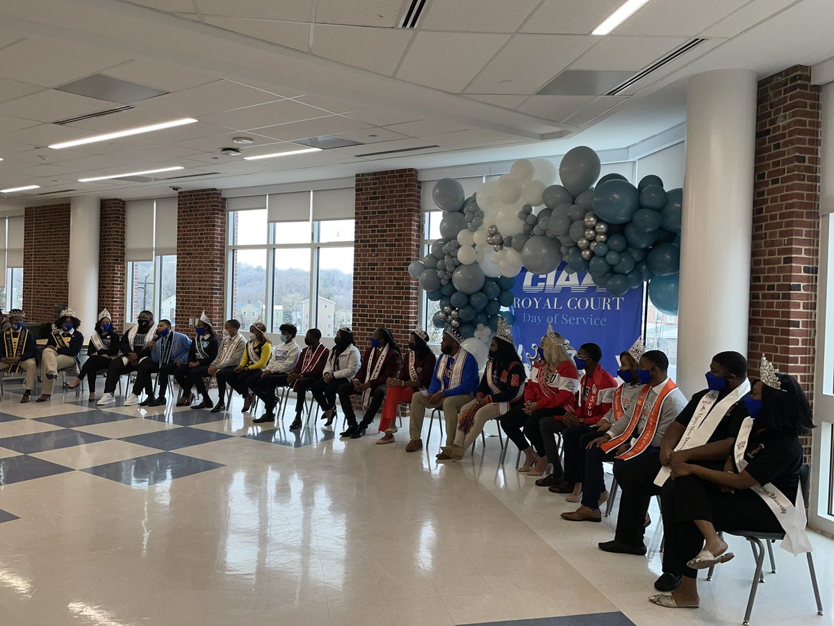 TMT_Community's tweet photo. CIAA Royal Courts Kings and Queens representing their HBCU’s did a panel discussion with our kids. The students got to ask questions, the panel offered their wisdom &amp; then headed off to do a Day of Service. Students were offered free application fees, tuition assistance and more. https://t.co/OjSKCUfezq