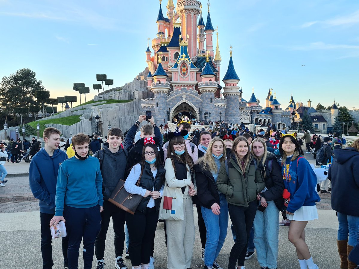 AHStourism's tweet photo. Disneyland Paris for Travel and Media students!! Living their best lives @AHSYork https://t.co/cd3sj4y8TC