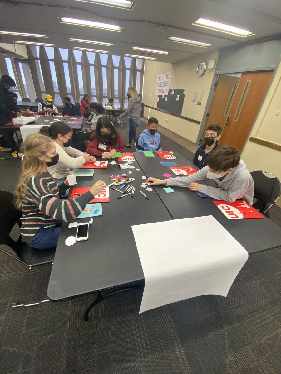 HamiltonCPS's tweet photo. Hamilton’s 8th graders attending @MultiplyingGood conference representing their class &amp; their commitment to creating impact in their community and in their city. @CPSCivicLife @ChiPubSchools @rovitoscience @AldMattMartin #Studentsinaction https://t.co/3HUCVRXoPA