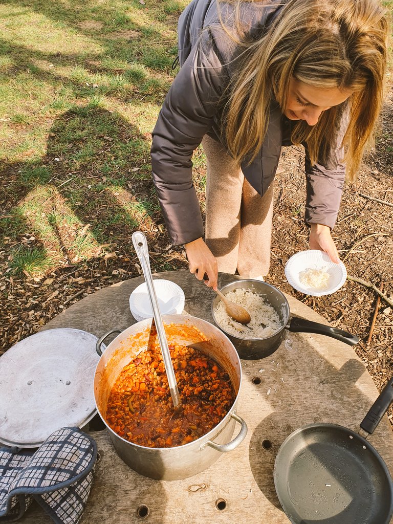 sophiefrost00's tweet photo. 🥘🌿🔥🍡What a fabulous way to spend PD day lunch all together! Around the campfire eating chilli and s'mores. Thank you @CHForestschool! #forestschool @ASSETEdu https://t.co/YyqcsHMTU0