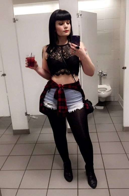 bobbypaystribut's tweet photo. @PayPrincessSnow is still accepting tributes! i know because i just $ent one! https://t.co/0FMQNViAWj