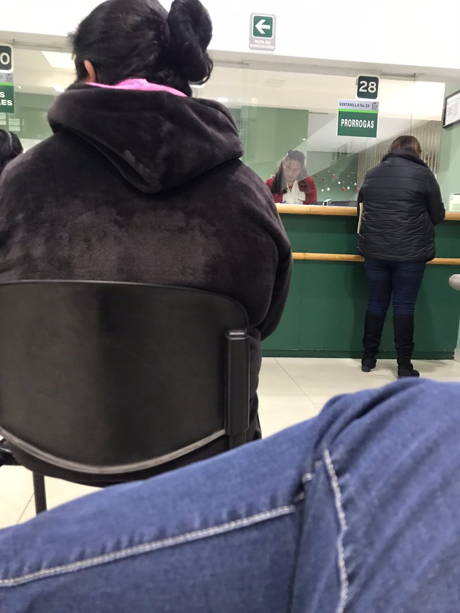 FamosoMike's tweet photo. Que está sucediendo en el #IMSS ?  Estas instituciones siempre han sido así?  🧵 hilo.  Desde octubre me encuentro acompañando a mi tía para que, en resumen pueda obtener una resolución de pensión, han sido tramites bastantes largos nos encontramos en espera de la resolución https://t.co/nu09GCUeWh